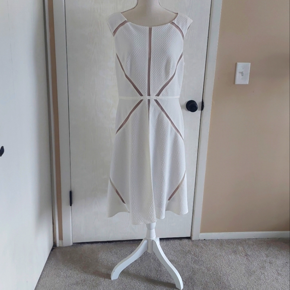 Adrianna Papell sz. 12 Off white dress